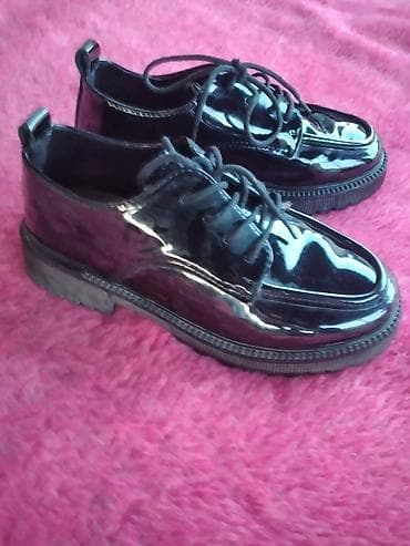 сапоги женс: Лаковые женские дерби для девочек черного цвета. б/у - Материал — 1