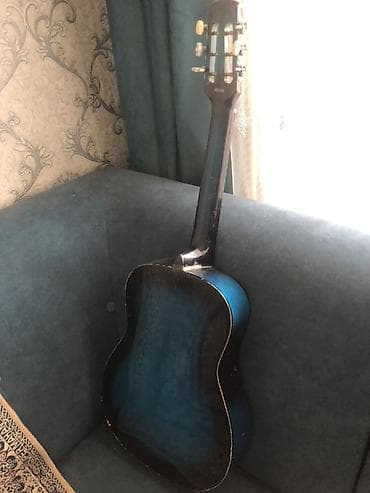 Стойки для музыкальных инструментов: Акустическая гитара 4/4, классического типа с нейлоновыми струнами — 3