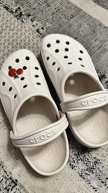 crocs 41: Белые сабо Crocs с объемной надписью “crocs” по бокам. Размер 7-9 — 2