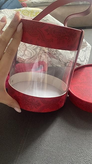 Кому нужен такой подарочный срочно отдам по 100 Большие 3штук в