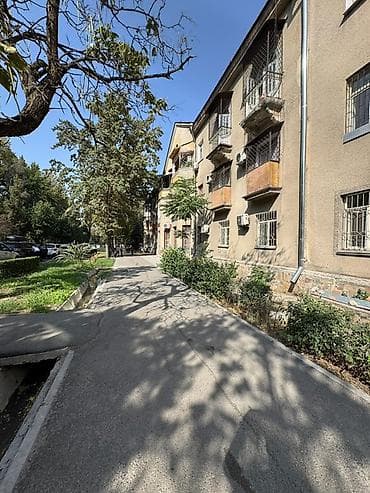 Коммерческая недвижимость: Помещение в подвальном уровне жилого дома - Расположение: в — 1