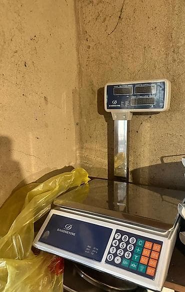 Контейнерлер: Товар: Торговые электронные весы с дисплеем на стойке в отличном — 1