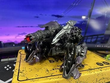 реалист: Фигурка-трансформер Megatron (inspired by Transformers, версия из — 7