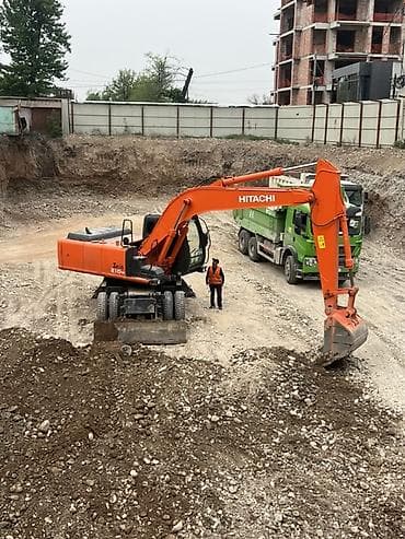 tx3 mini: Услуги экскаватора-погрузчика и самосвалов для земляных работ - — 5