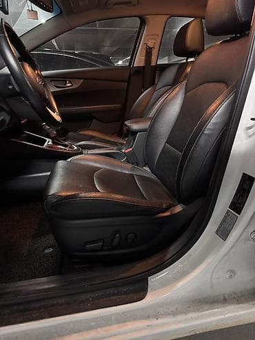 renault logan: Kia Cerato: 2021 г., 1.6 л, Вариатор, Бензин, Седан — 7