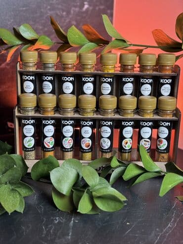 прирпава для крылышки: • Набор специй и приправ на деревянной подставке. • приправы 16 — 2