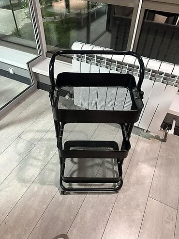 Текчелер, стеллаждар, секичелүү койгучтар: Гүлдөр үчүн секичелүү текче, Темир — 3