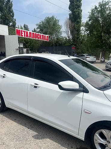 Chevrolet: Chevrolet : 2021 г., 1 л, Типтроник, Бензин, Седан — 2
