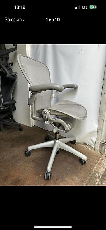Эргономичное компьютерное кресло Herman Miller Aeron с сетчатой