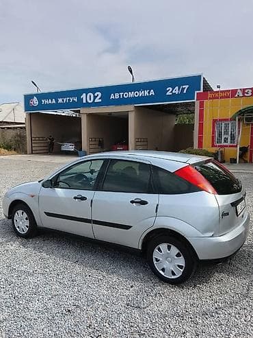 Унаа сатуу: Ford Focus: 2001 г., 1.6 л, Кол менен иштөөчү, Бензин, Хетчбек — 4