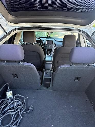 Chevrolet Volt: 2015 г., Автомат, Гибрид, Хэтчбэк — 4