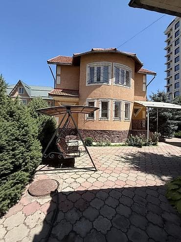 Недвижимость: 250 м², 5 комнат — 1