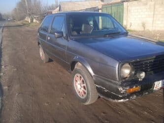 шкода практик: Хэтчбек 3‑дверный, компактный городской автомобиль темно‑серого цвета — 1