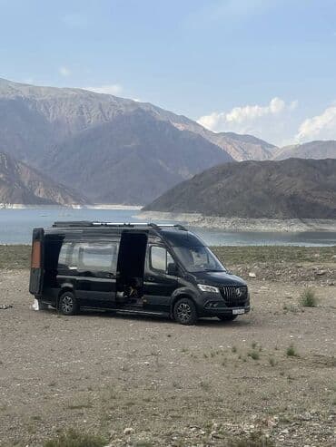 аренда автобуса: Премиальный микроавтобус/минивэн черного цвета для комфортных поездок — 1