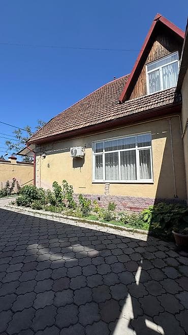 Дома: Продаётся просторный 2-этажный кирпичный дом в тихом районе Бишкека 📍 — 10