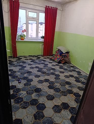 сдаю вулканизация: Комната с окном и высоким потолком - Просторное помещение правильной — 1