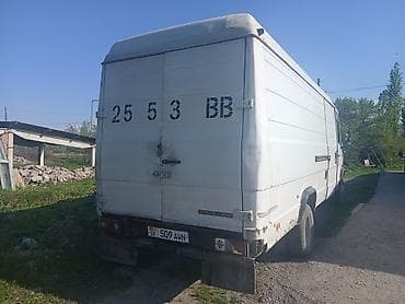 закусочная на колесах: Грузовик, Mercedes-Benz — 3