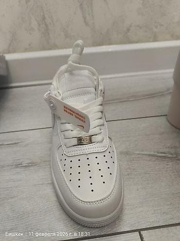 Босоножки, сандалии, шлепанцы: Мужские кроссовки, 36, Nike, Новый, цвет - Белый — 2