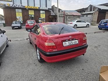 таеиа ист: Toyota Avensis: 2001 г., 1.8 л, Автомат, Бензин, Хэтчбэк — 4