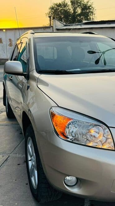 обмен на частный дом: Полноприводный кроссовер Toyota RAV4 бежевого цвета с 5 дверями — 6