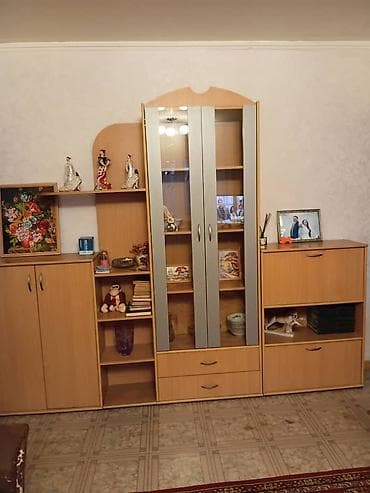 Полки, стеллажи: Продаю б/мебель, сост.отличное комод 4000с, прихожка 12000с, стенка — 4