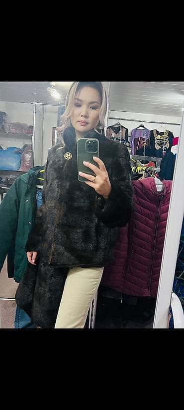 Плащи: Продается шуба трансформер рукава и низ снимается, без запаха 2 раза — 2