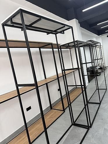 Торговое оборудование: Торговые металлические стеллажи/стойки для одежды и товара. Продам — 2