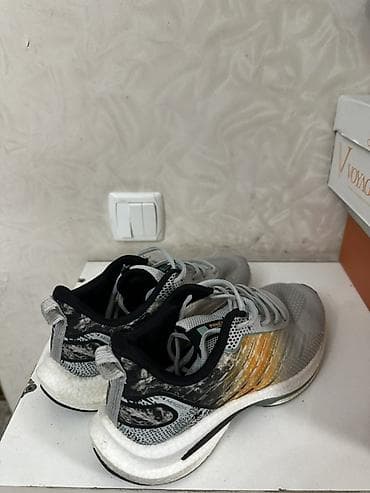 nike react: Кроссовки для бега/тренировок. - Дизайн: серый верх с градиентными — 3