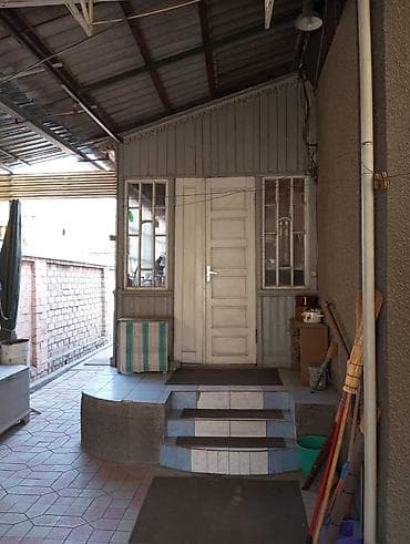 Үйлөрдү сатуу: Продаётся жилой дом с кирпичным ограждением и выездом на улицу через — 6