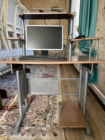 Компьютерный стол, Б/у, С полками