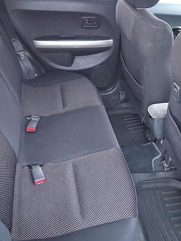 Toyota Ist: 2003 г., 1.5 л, Автомат, Бензин, Хэтчбэк — 8