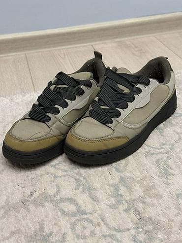 Мужские кроссовки, 38, Zara, Б/у, цвет - Серый, Самовывоз at lalafo.kg Мужские кроссовки, 38, Zara, Б/у, цвет - Серый, Самовывоз