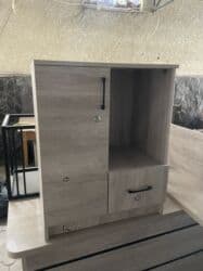 кампютерный кресло: Офисные столы 2шт + 2 шкафчика + журнальные столики, остальное — 3