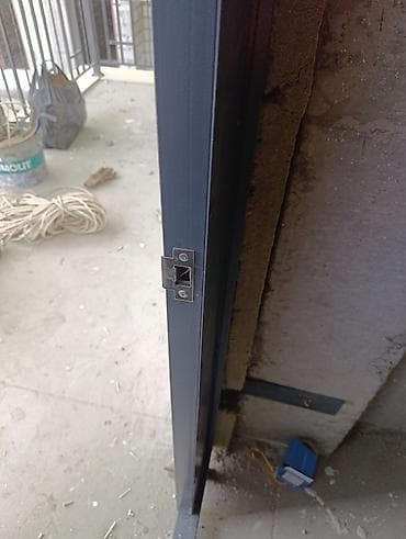 Двери для подъездов: Металлическая дверь с остеклением установка кылам замок ручка стекло — 4