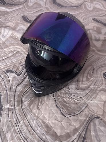 Мотоциклетный шлем пользовался 2-3 раза full-face с зеркальным визором