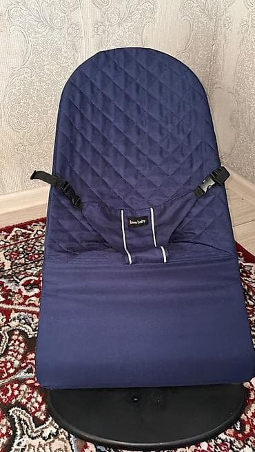 Комплекты детских столов и стульев: Балдар шезлонгу сатылат 🍼 Абалы өтө жакшы, дээрлик жаңыдай. Көп — 1