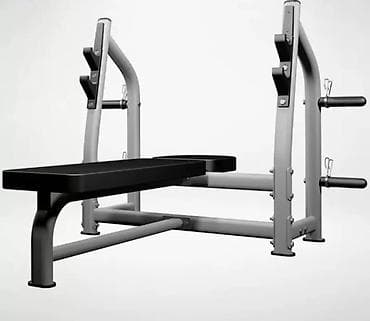 Горизонтальная скамья для жима лежа, предназначенная для силовых