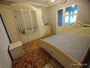 Эмерек: Спальня гарнитур в классическом стиле, цвет айвори с золотистым кантом — 1