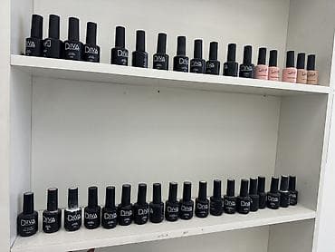 письменный стол: Сдаю маникюрный стол с оборудованием+педикюрное кресло. Имеется — 3