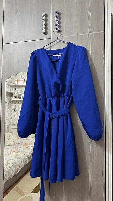 бордовое платье рубашка: Платье мини с длинными рукавами и поясом - Фасон: расклёшенное мини — 3