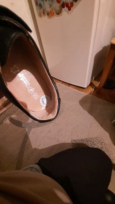 кожанные туфли: Кожанные школьные туфли подросковые 36 го размера новые на липучке — 3