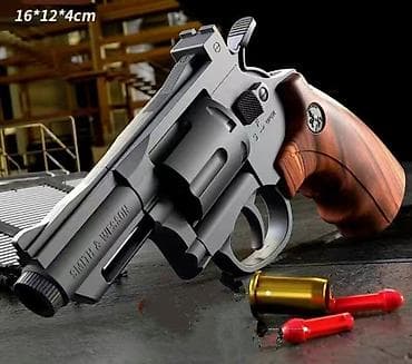 Игрушечный пластмассовый револьвер/модель стреляет пластмассовыми