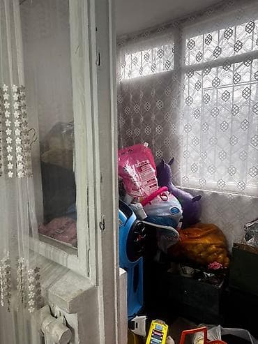 на балкон: Сдаётся. Депозит 15000 сом застеклённая лоджия/балкон с распашными — 1