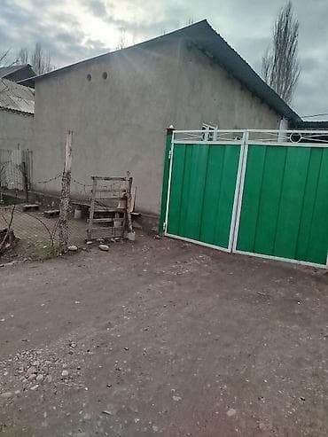 Үйлөрдү сатуу: Продаётся дом в селе Кенеш, ул. Жээнбай Райкеев, 45. Характеристики — 3