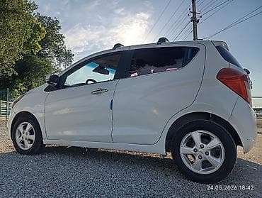Chevrolet Spark: 2018 г., 1 л, Автомат, Бензин, Хэтчбэк