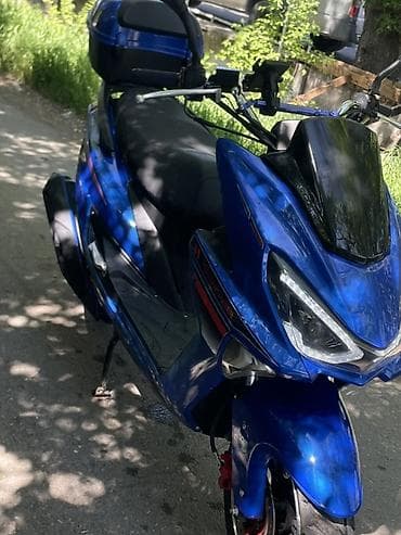 скутер утка: Скутер 150–200 см³ (ориентир по габаритам), с агрессивным спортивным — 3