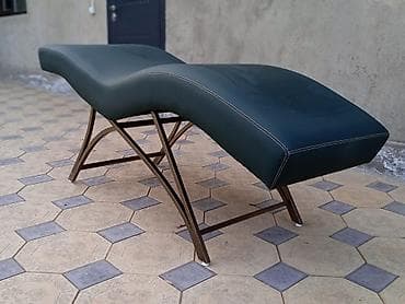 Анатомическая кушетка для наращивания ресниц изумрудного цвета новая