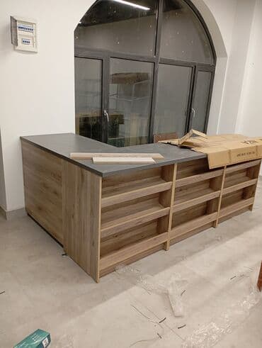 Торговое оборудование из ЛДСП с витринами из стекла Комплект для