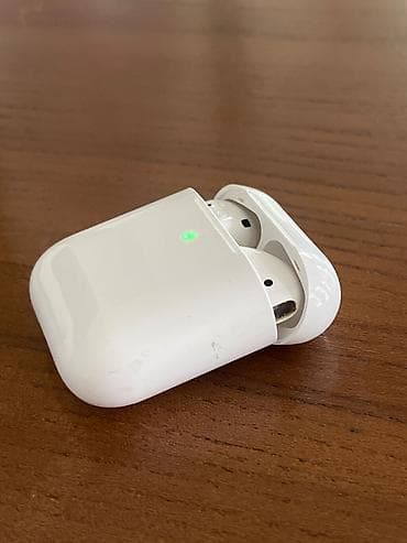 Беспроводные наушники AirPods с зарядным кейсом. - Быстрое