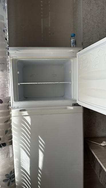 attack shark x3: Холодильник BEKO, двухкамерный, классический белый цвет. Верхняя — 4